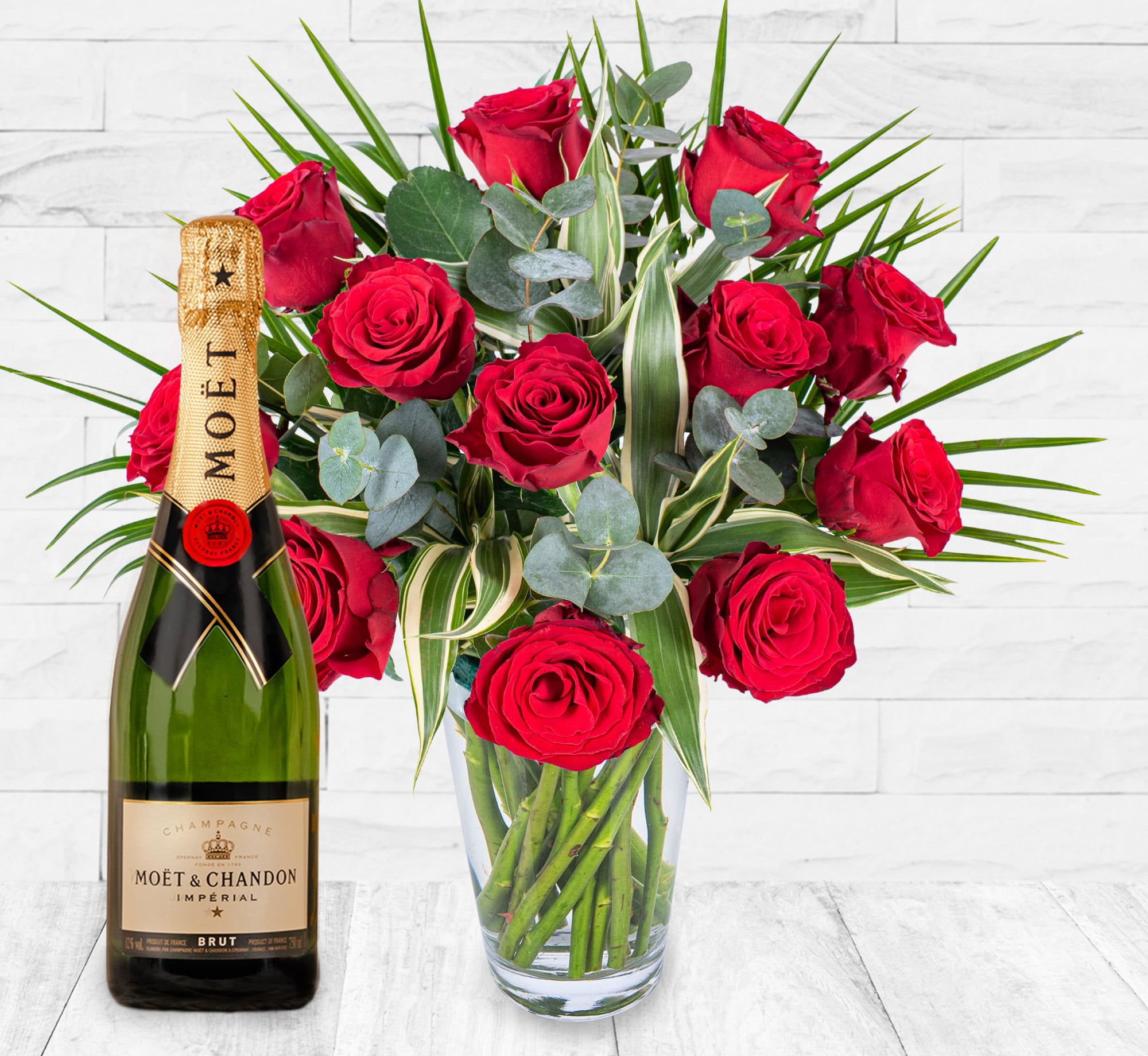 12 Red Roses & Moet 75