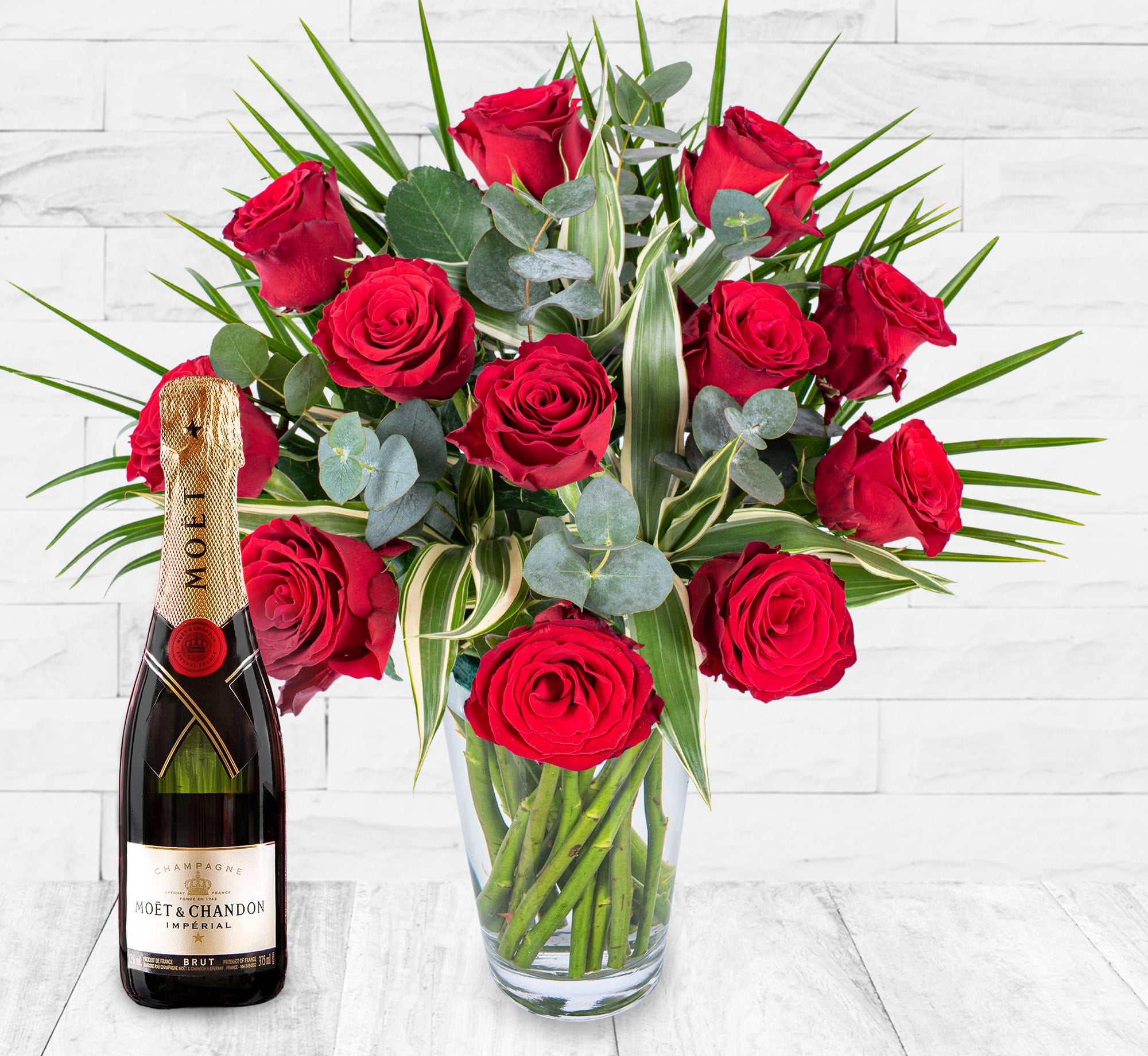 12 Red Roses & Moet 37.5